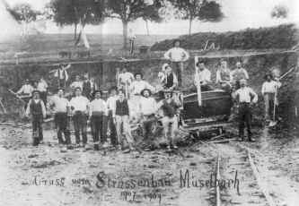 Strassenbau in M�selbach vom letzten Jahrhundert (1907 - 1909).